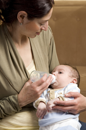 bottle feeding newborn